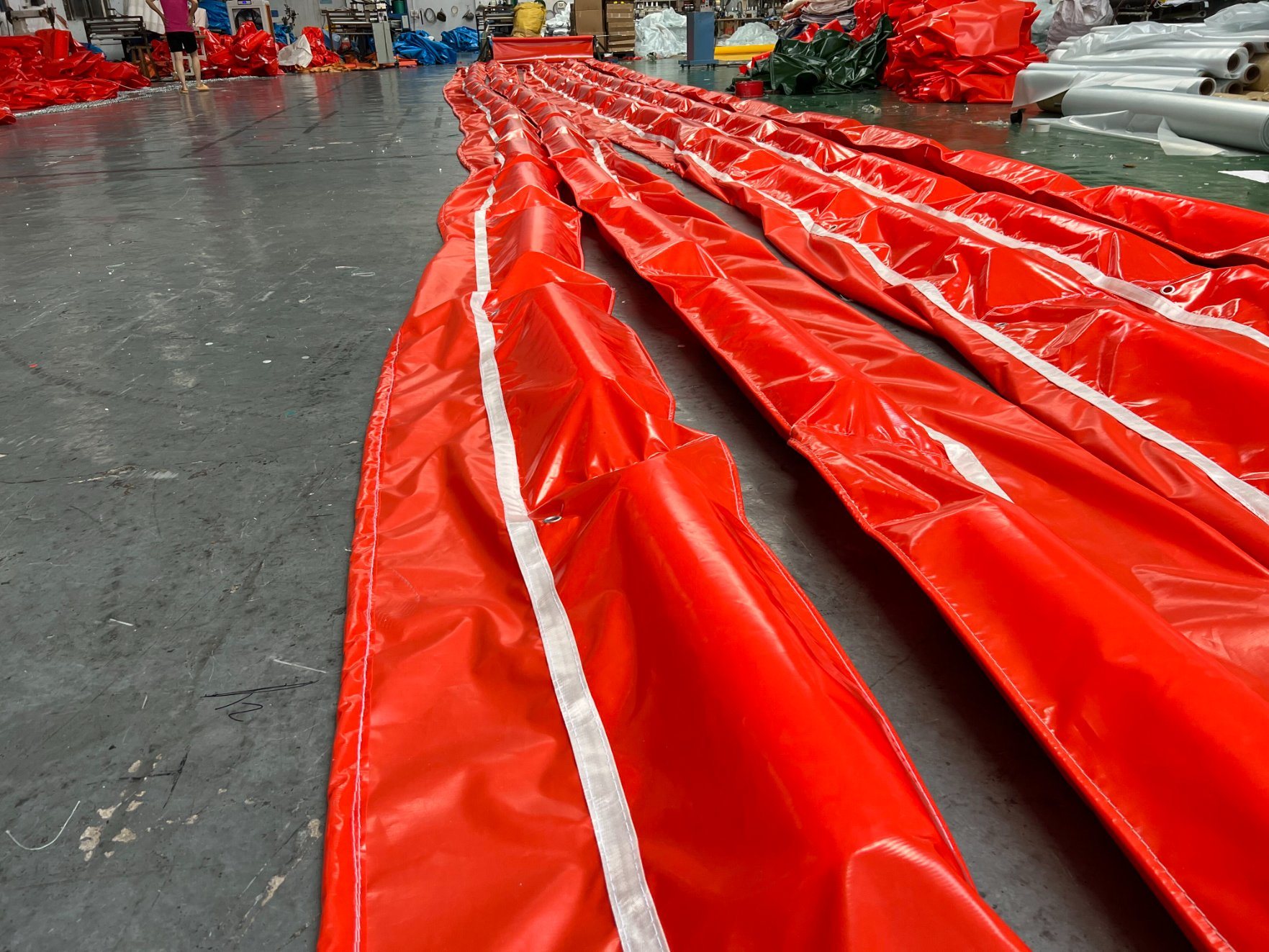 
                Litong Durable PVC Tarp Inflatable Oil Spill Containment Protect Ocean Seperate Gar
