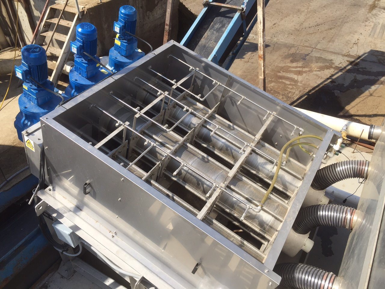 
                Wastewater Treatment Multi-Disk Volute Screw Filter Press Sludge Dehydrationscrew F